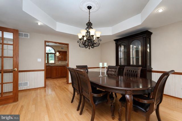 12 HIDDEN HOLLOW DR, Hamilton, NJ 08620