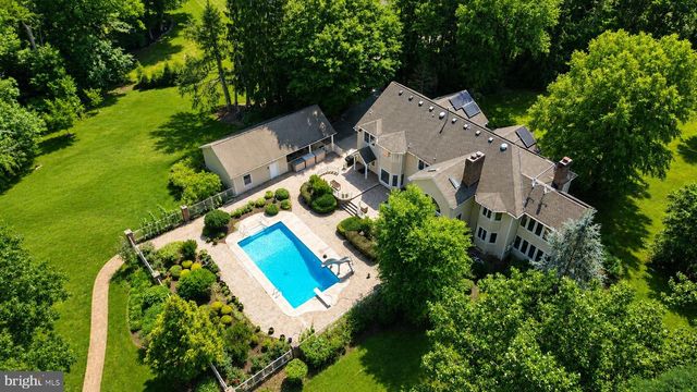 12 HIDDEN HOLLOW DR, Hamilton, NJ 08620