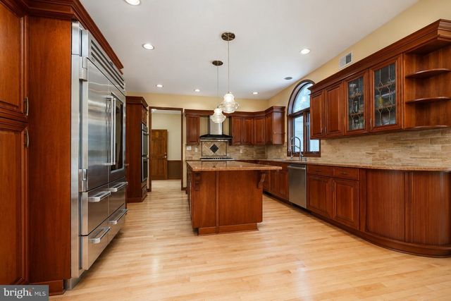12 HIDDEN HOLLOW DR, Hamilton, NJ 08620