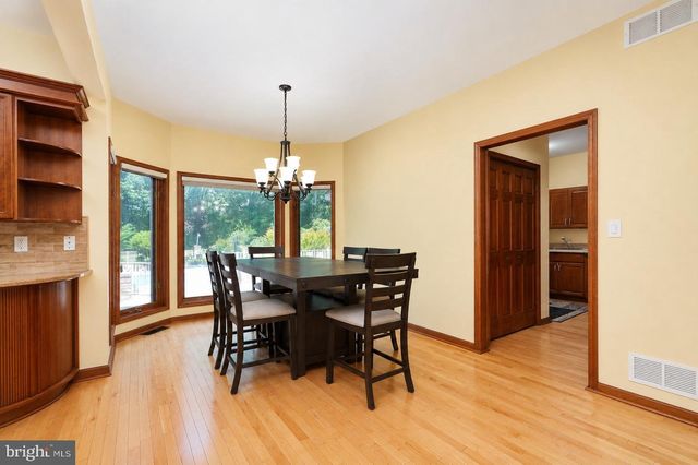 12 HIDDEN HOLLOW DR, Hamilton, NJ 08620