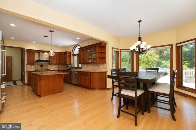 12 HIDDEN HOLLOW DR, Hamilton, NJ 08620