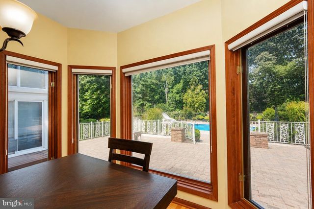 12 HIDDEN HOLLOW DR, Hamilton, NJ 08620