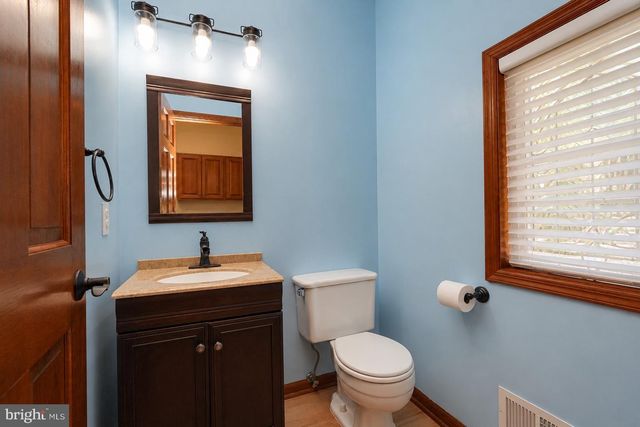 12 HIDDEN HOLLOW DR, Hamilton, NJ 08620