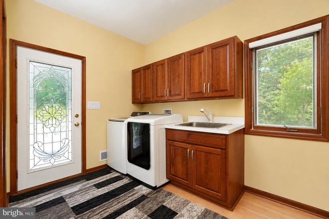 12 HIDDEN HOLLOW DR, Hamilton, NJ 08620