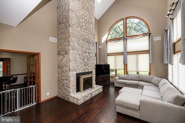 12 HIDDEN HOLLOW DR, Hamilton, NJ 08620