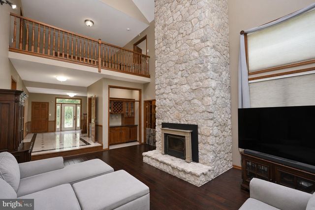 12 HIDDEN HOLLOW DR, Hamilton, NJ 08620