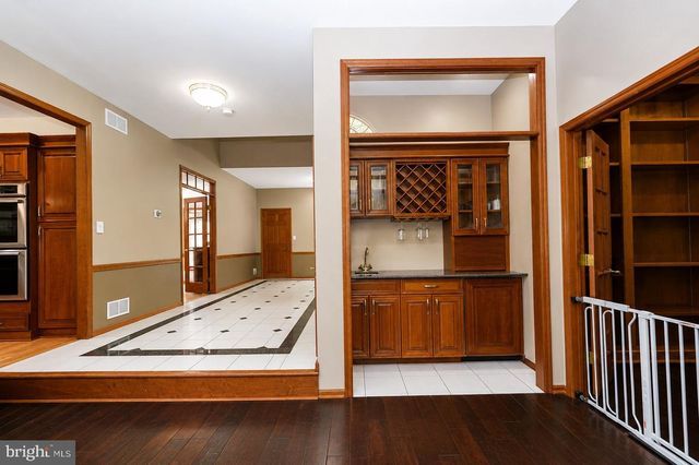 12 HIDDEN HOLLOW DR, Hamilton, NJ 08620