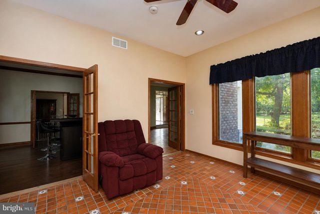 12 HIDDEN HOLLOW DR, Hamilton, NJ 08620