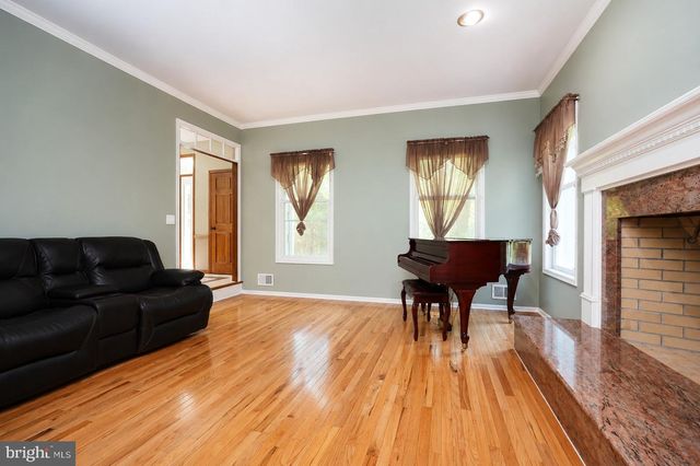 12 HIDDEN HOLLOW DR, Hamilton, NJ 08620