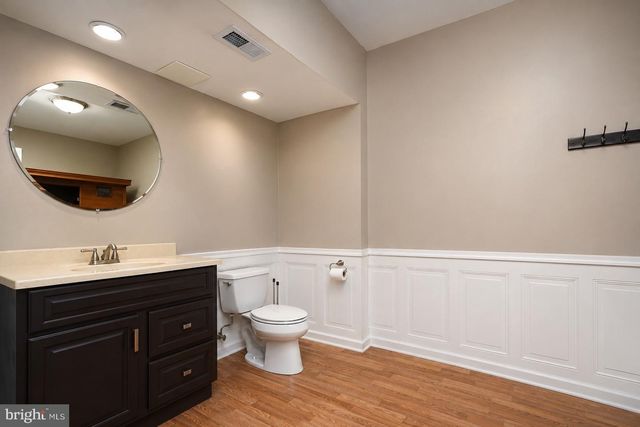 12 HIDDEN HOLLOW DR, Hamilton, NJ 08620
