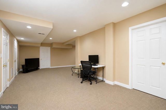 12 HIDDEN HOLLOW DR, Hamilton, NJ 08620