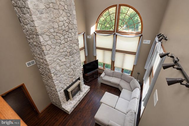 12 HIDDEN HOLLOW DR, Hamilton, NJ 08620