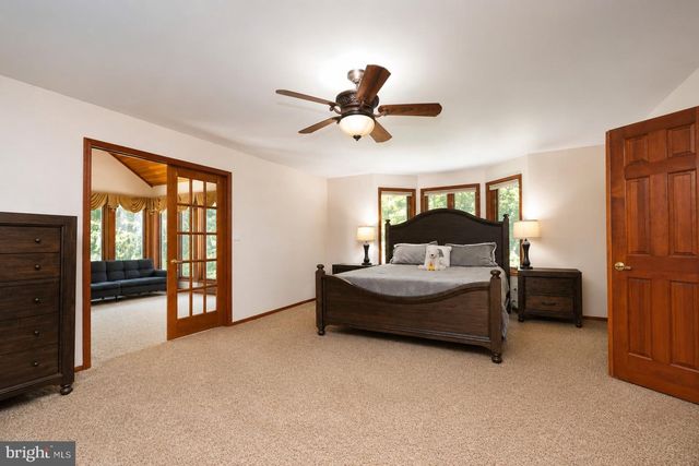 12 HIDDEN HOLLOW DR, Hamilton, NJ 08620