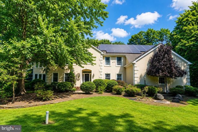 12 HIDDEN HOLLOW DR, Hamilton, NJ 08620