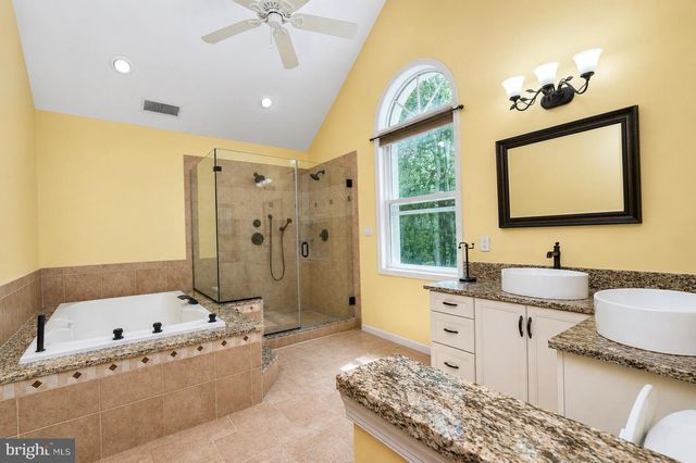12 HIDDEN HOLLOW DR, Hamilton, NJ 08620