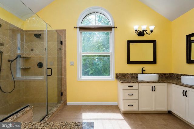 12 HIDDEN HOLLOW DR, Hamilton, NJ 08620