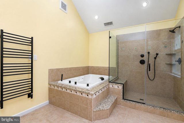 12 HIDDEN HOLLOW DR, Hamilton, NJ 08620