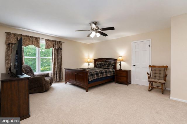 12 HIDDEN HOLLOW DR, Hamilton, NJ 08620