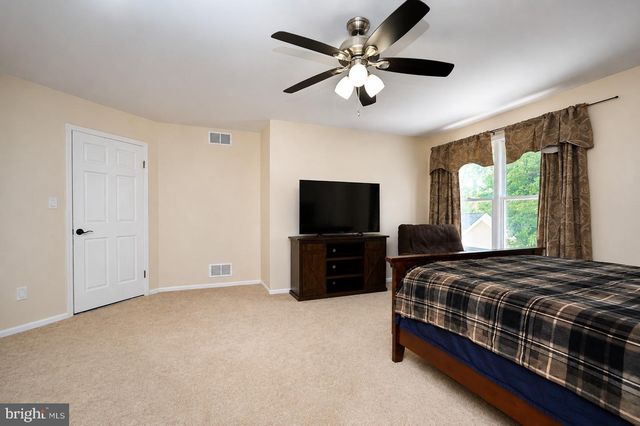 12 HIDDEN HOLLOW DR, Hamilton, NJ 08620