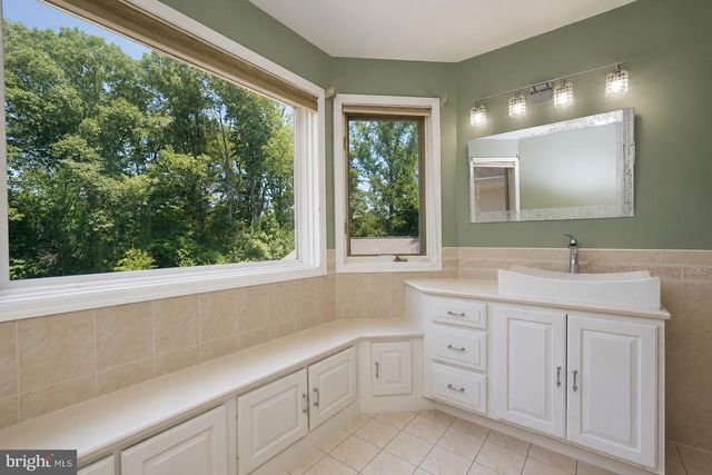 12 HIDDEN HOLLOW DR, Hamilton, NJ 08620