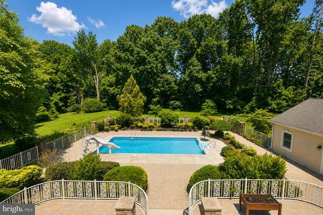 12 HIDDEN HOLLOW DR, Hamilton, NJ 08620