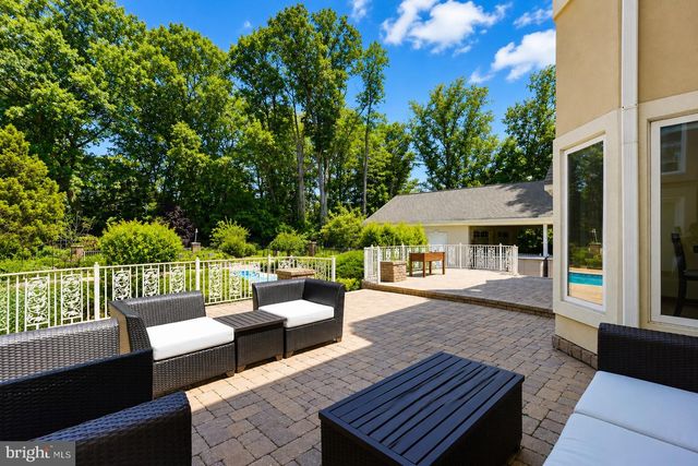 12 HIDDEN HOLLOW DR, Hamilton, NJ 08620