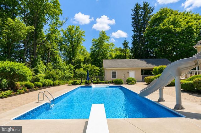 12 HIDDEN HOLLOW DR, Hamilton, NJ 08620