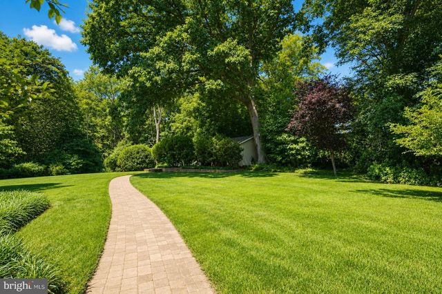 12 HIDDEN HOLLOW DR, Hamilton, NJ 08620