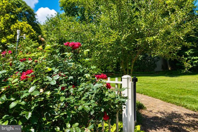12 HIDDEN HOLLOW DR, Hamilton, NJ 08620