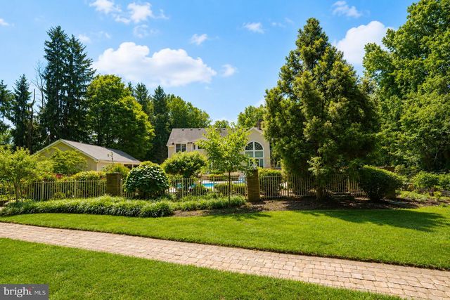 12 HIDDEN HOLLOW DR, Hamilton, NJ 08620
