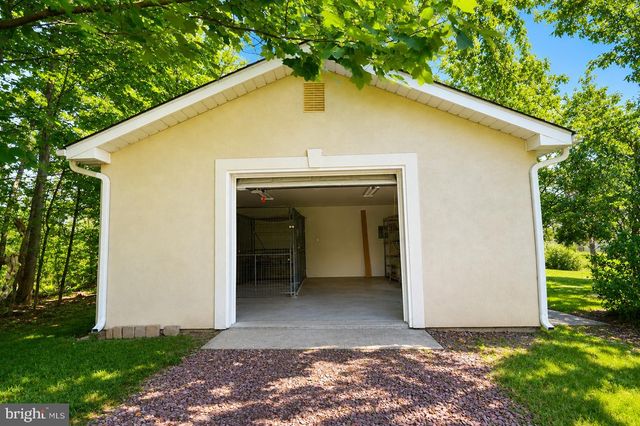 12 HIDDEN HOLLOW DR, Hamilton, NJ 08620