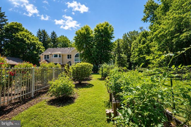 12 HIDDEN HOLLOW DR, Hamilton, NJ 08620
