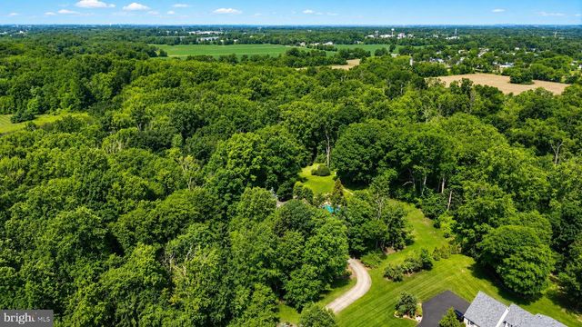 12 HIDDEN HOLLOW DR, Hamilton, NJ 08620