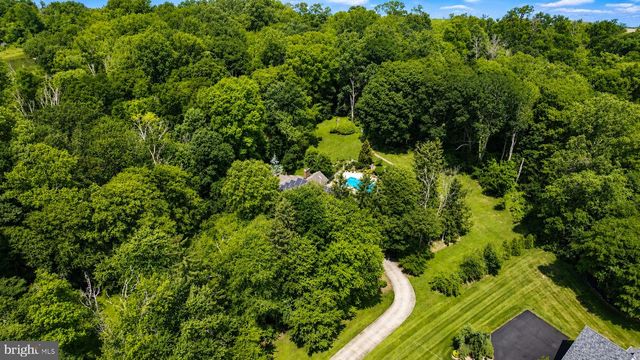 12 HIDDEN HOLLOW DR, Hamilton, NJ 08620