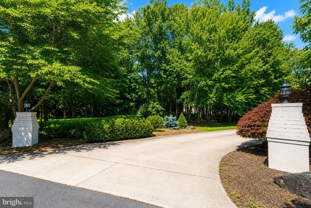 12 HIDDEN HOLLOW DR, Hamilton, NJ 08620