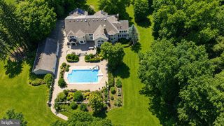 12 HIDDEN HOLLOW DR, Hamilton, NJ 08620