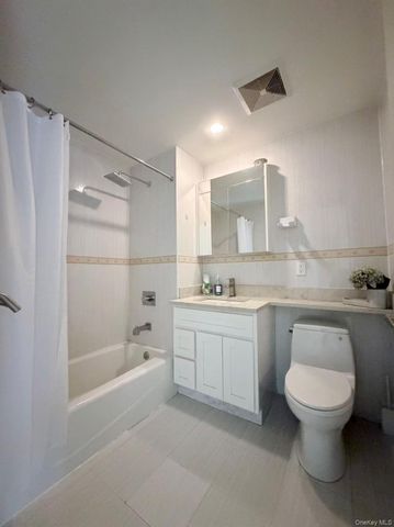 65-38 Austin Street 3F, Rego Park, NY 11374