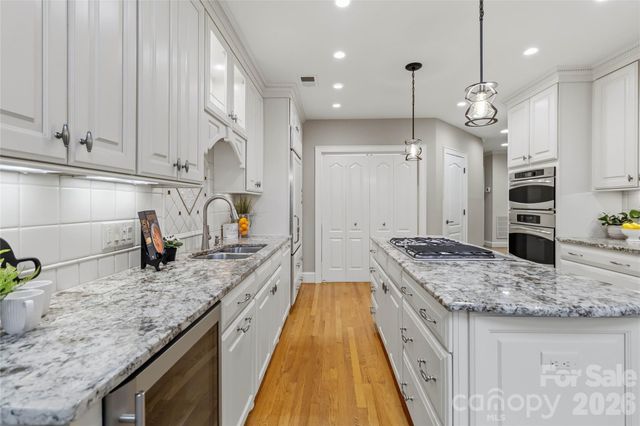 5740 Ballinard Lane, Charlotte, NC 28277