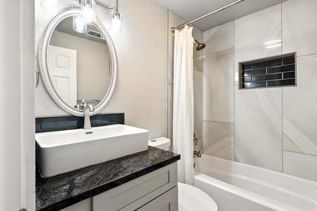 219 Central Avenue NW 306, Albuquerque, NM 87102