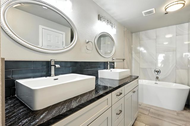 219 Central Avenue NW 306, Albuquerque, NM 87102