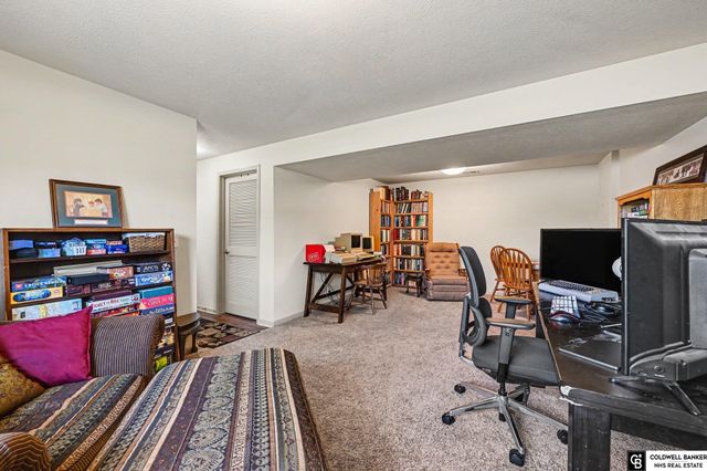 4410 Waterford Avenue, Bellevue, NE 68123