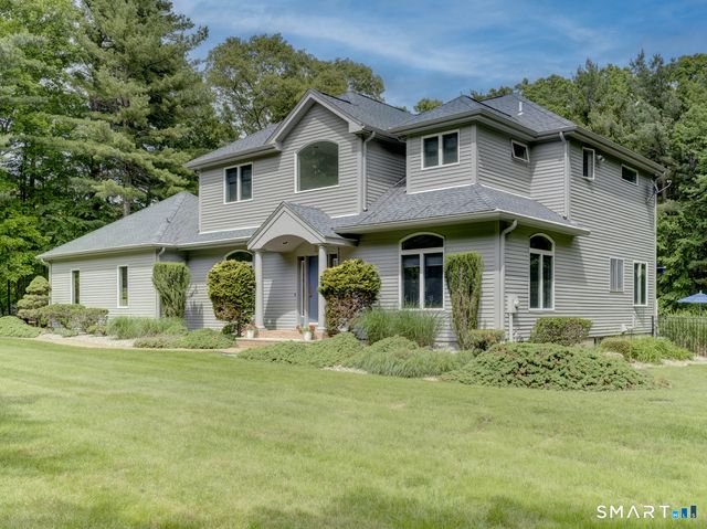 32 Avebury Lane, Tolland, CT 06084