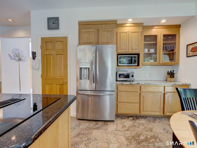 32 Avebury Lane, Tolland, CT 06084