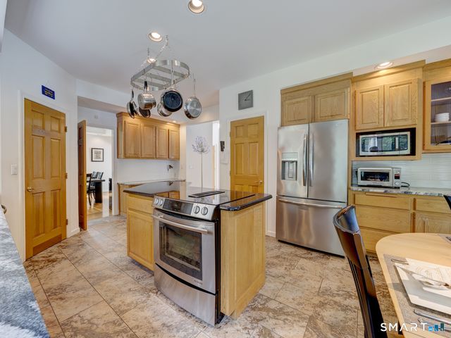32 Avebury Lane, Tolland, CT 06084