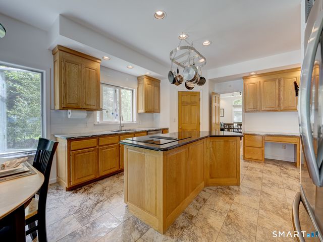 32 Avebury Lane, Tolland, CT 06084
