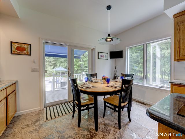 32 Avebury Lane, Tolland, CT 06084