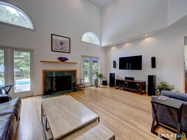 32 Avebury Lane, Tolland, CT 06084