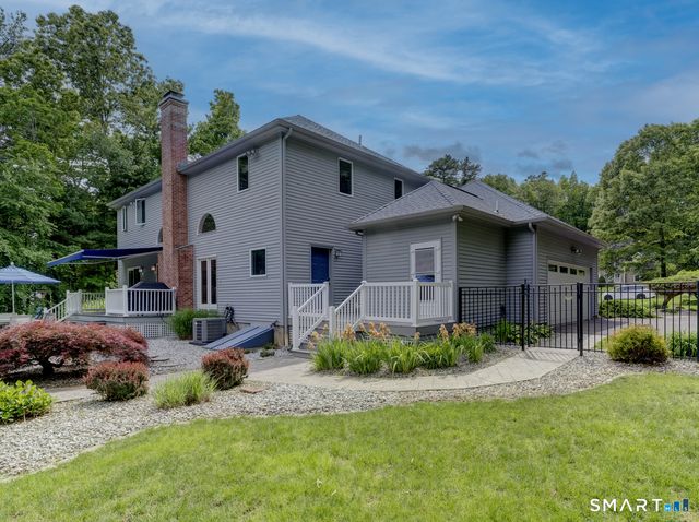 32 Avebury Lane, Tolland, CT 06084
