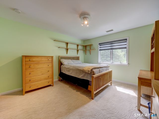 32 Avebury Lane, Tolland, CT 06084
