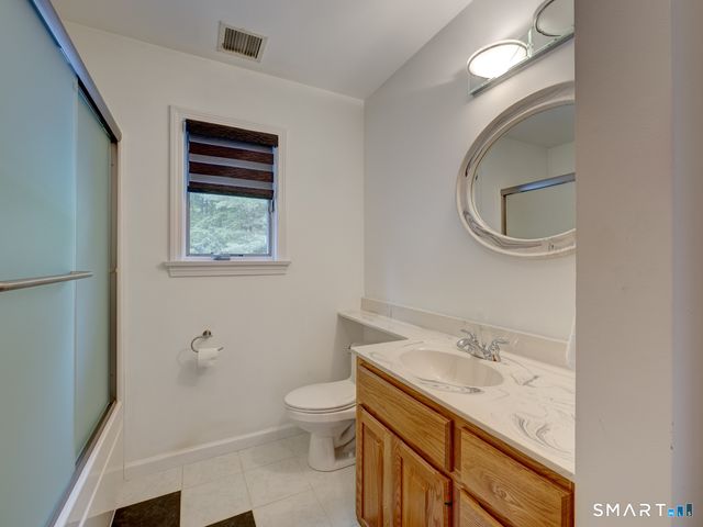 32 Avebury Lane, Tolland, CT 06084